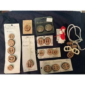 VINTAGE Helen Piper Lot Folk Art Handmade Buttons Pin Necklaces Black Walnut